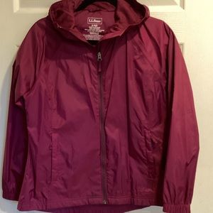 L.L. Bean Women’s Plum Hooded Full Zip Raincoat, Size Small Petite